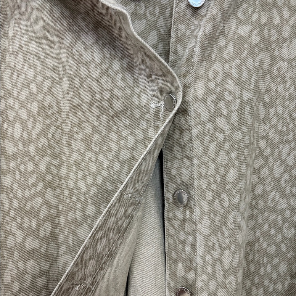 Universal Thread Patterned Tan Button Down Shirt - image 4